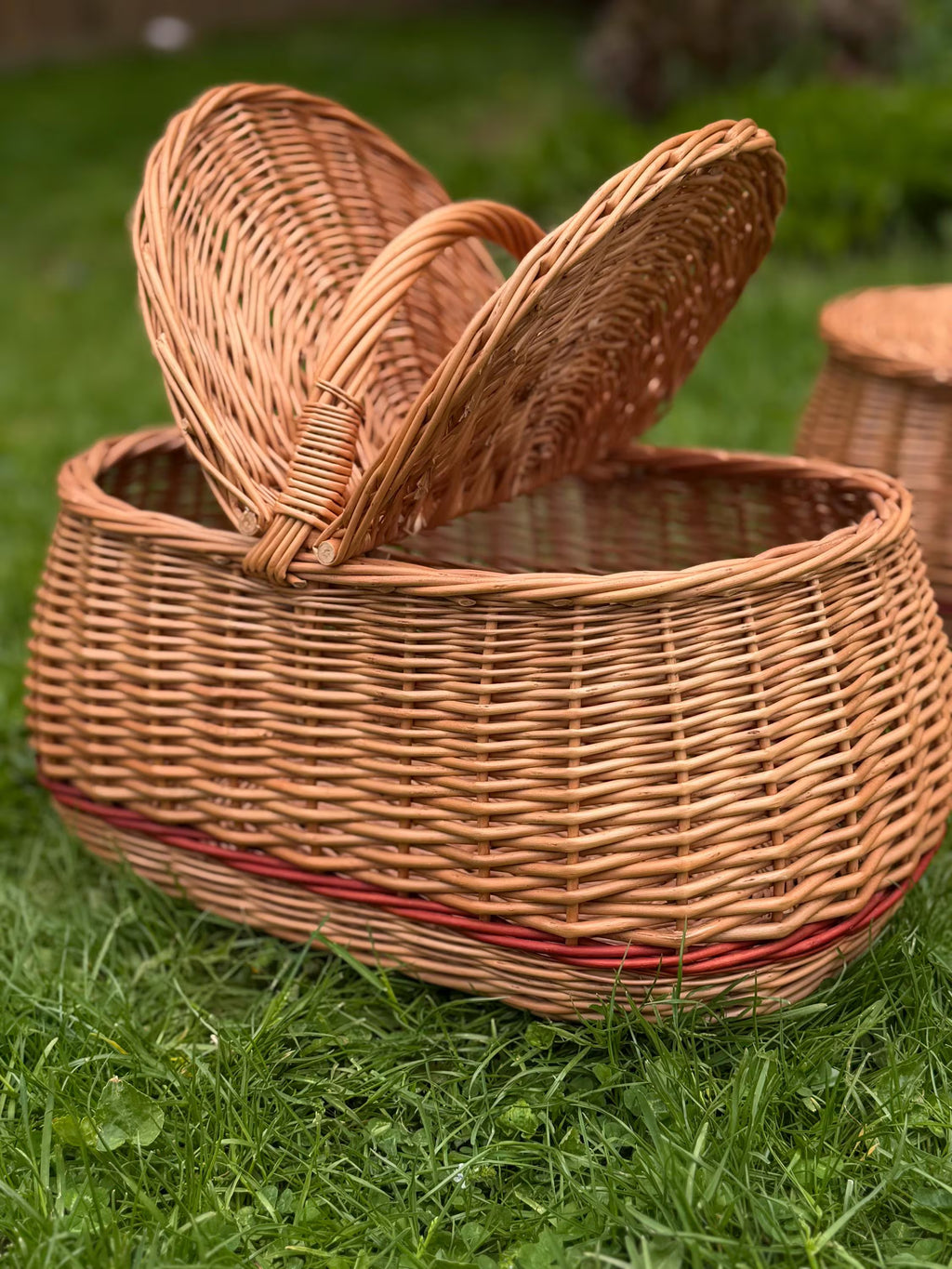 Natural Willow Picnic Basket with Lid | Handmade Wicker Picnic Basket | Large Rustic Gift Basket