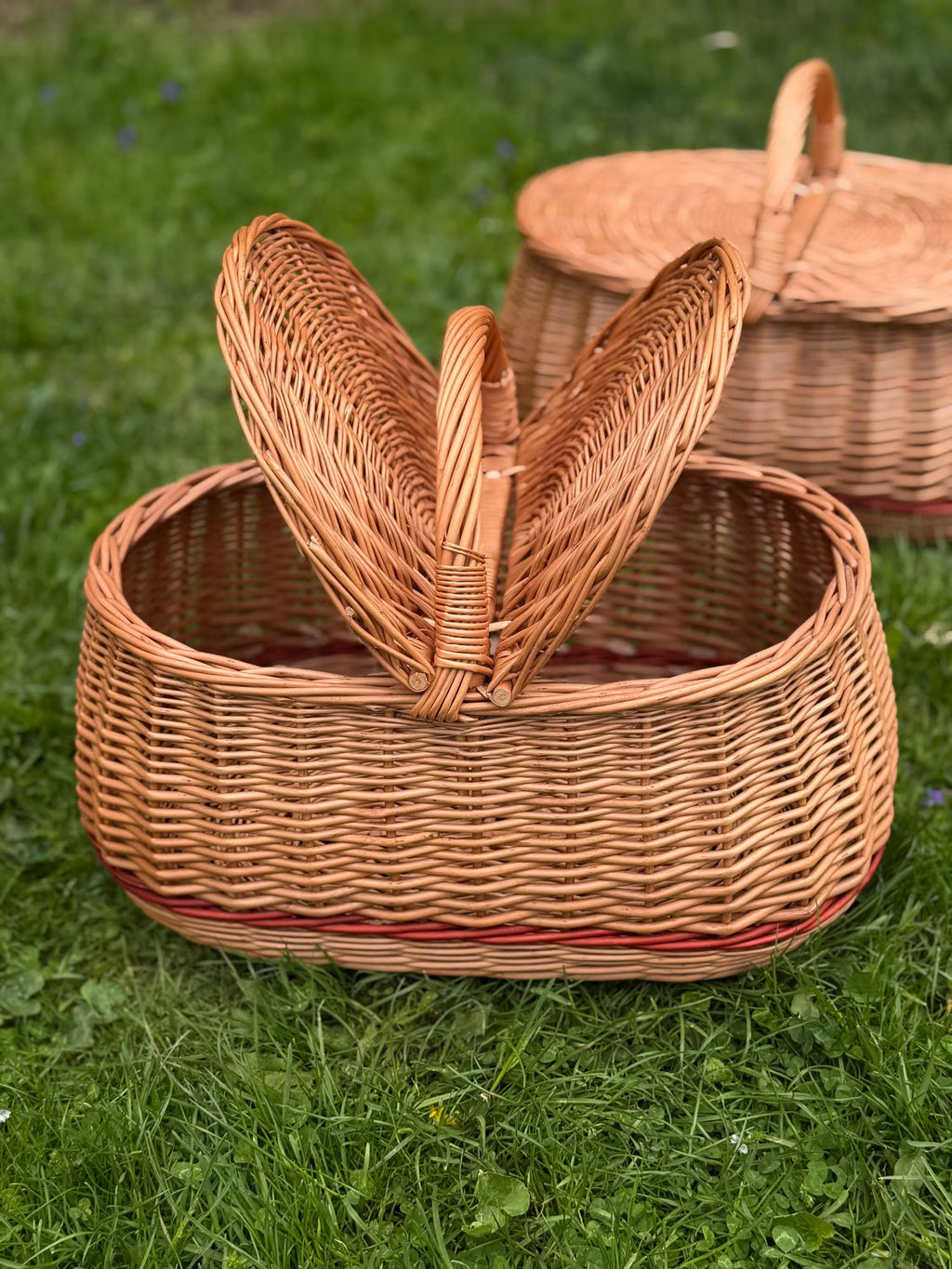 Natural Willow Picnic Basket with Lid | Handmade Wicker Picnic Basket | Large Rustic Gift Basket